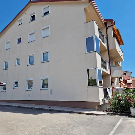 Apartman Marija Apartment *